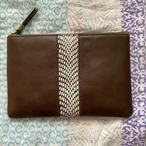 Leather pouch with zipper
